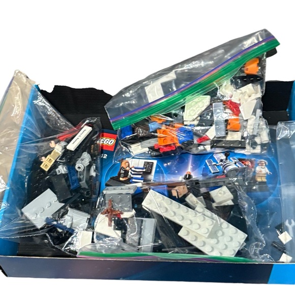 LEGO Ideas 21312 Women of NASA (231 Pieces) Playset - Picture 7 of 8